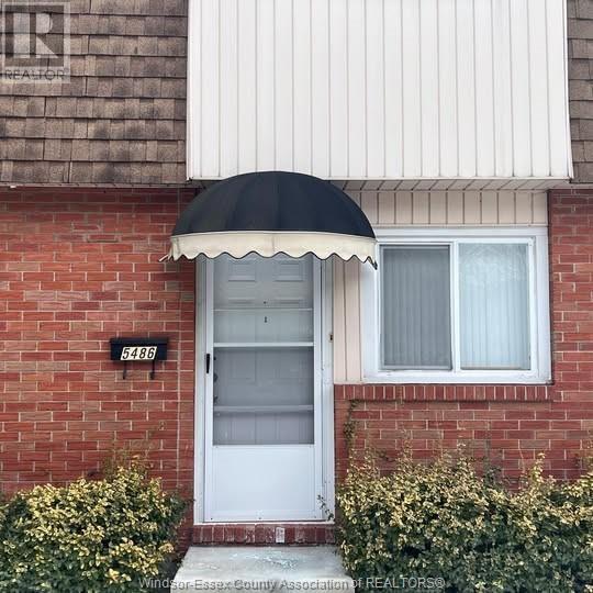 5486 Lassaline Ave in Windsor, ON - Building Photo