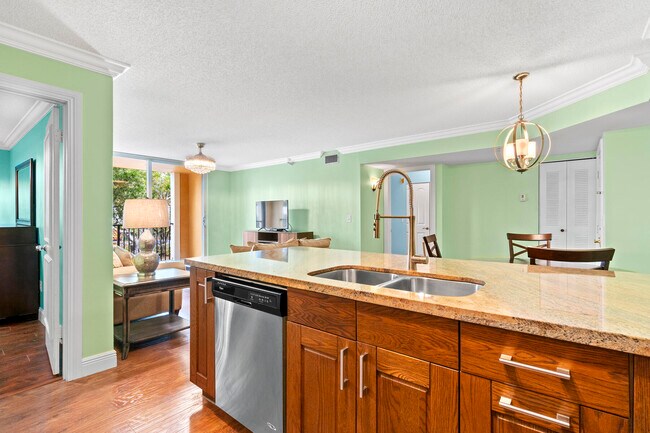 140 Yacht Club Way in Hypoluxo, FL - Building Photo - Building Photo