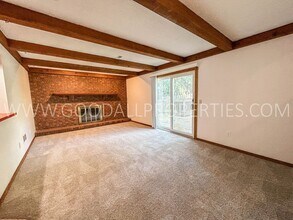 3705 Breckenridge Cir in West Des Moines, IA - Building Photo - Building Photo