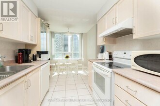 156-1156 Enfield Pl in Mississauga, ON - Building Photo - Building Photo