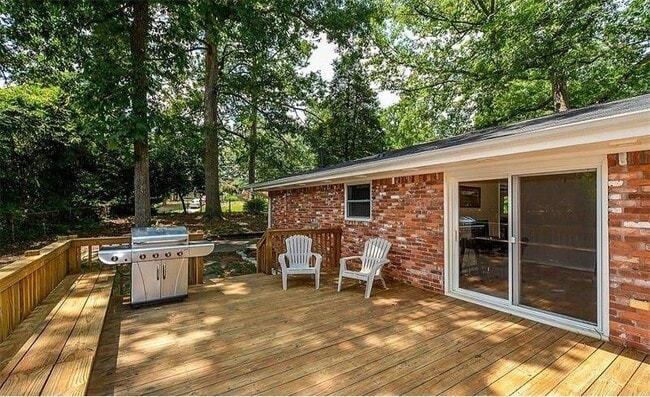 property at 2563 Dering Ct NE