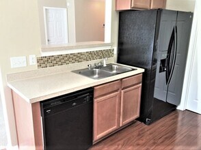 8 Sandy Point Way in Port Wentworth, GA - Building Photo - Building Photo