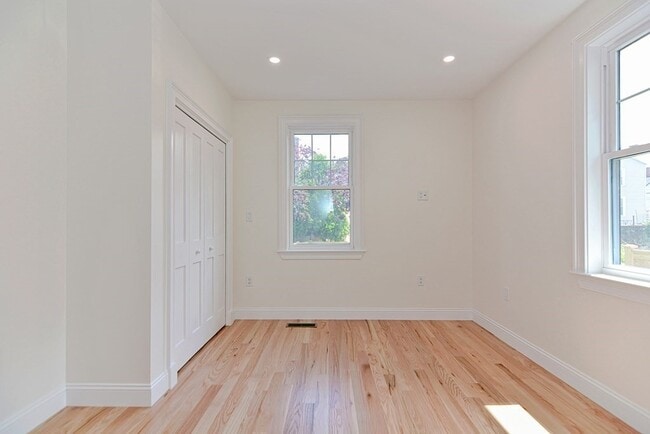 64 Crescent St, Unit 2