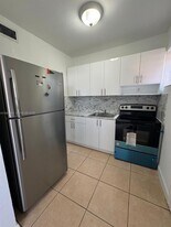 120 SW 18th Ct in Miami, FL - Building Photo