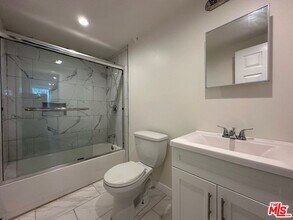231 E 85th St in Los Angeles, CA - Building Photo - Building Photo