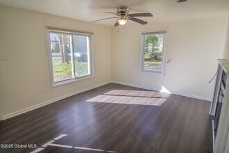 934 Mohegan Rd in Niskayuna, NY - Building Photo - Building Photo