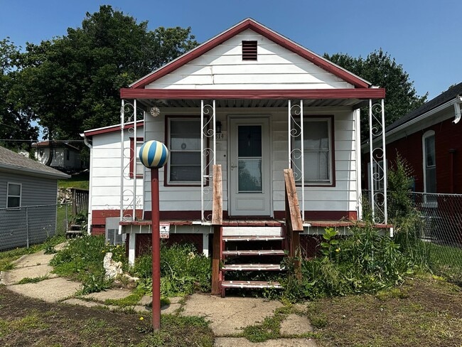 property at 1814 Savannah Ave