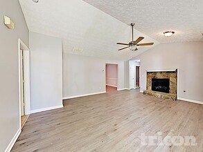 99 Mallie Ct in Hampton, GA - Foto de edificio - Building Photo