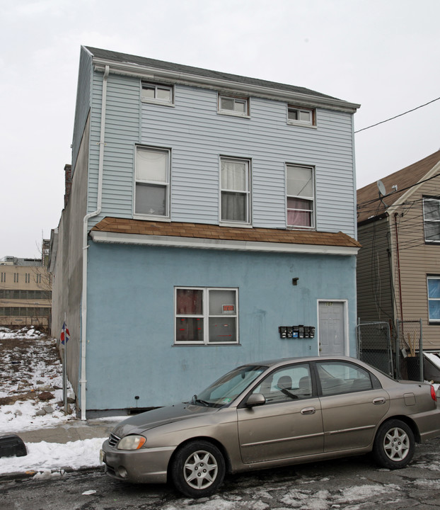 107 Mill St in Paterson, NJ - Foto de edificio