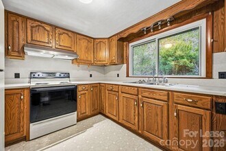 8830 US-19W in Burnsville, NC - Building Photo - Building Photo