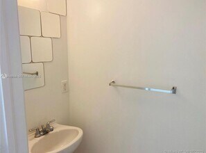 821 SW 2nd St in Miami, FL - Foto de edificio - Building Photo