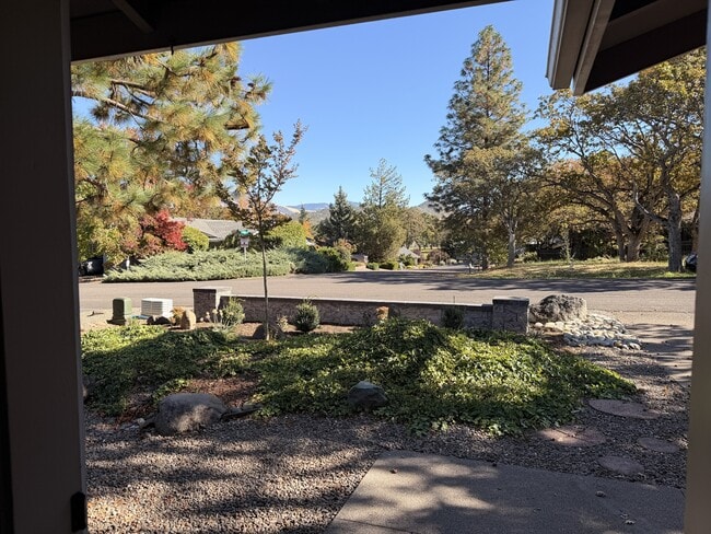 779 Twin Pines Cir in Ashland, OR - Building Photo - Building Photo