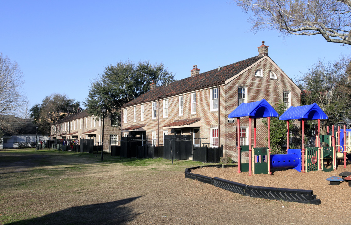 Robert Mills Manor Apartments in Charleston, SC - Building Photo