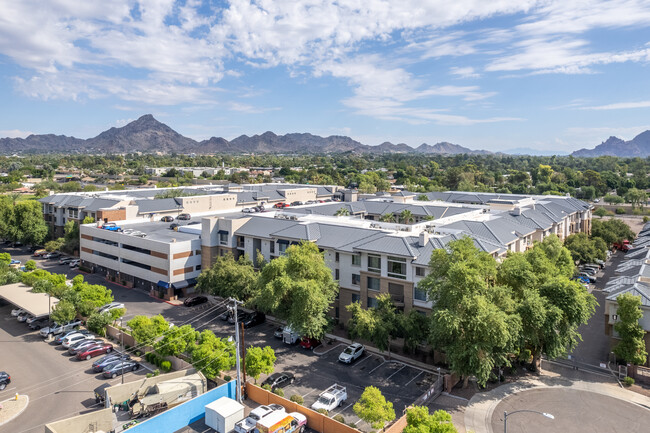 Biltmore Square Apartments in Phoenix, AZ - Foto de edificio - Building Photo