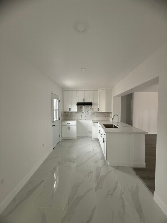 1212 S Temple Ave, Unit 1 in Compton, CA - Building Photo