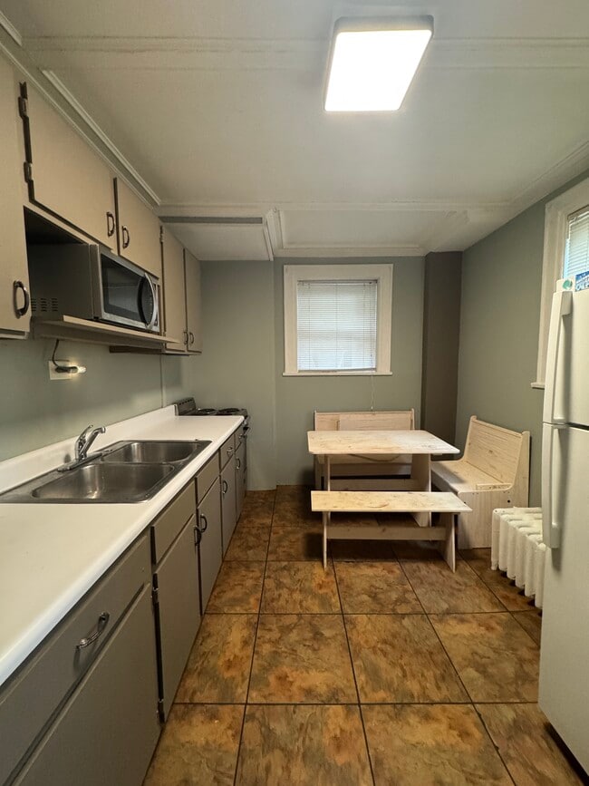 169 Paddock St, Unit 6 in Watertown, NY - Building Photo - Building Photo