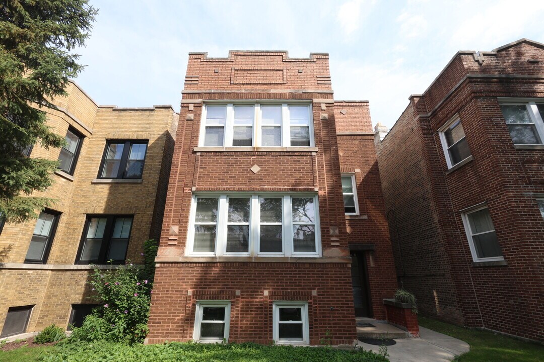 5653 N Talman Ave in Chicago, IL - Building Photo