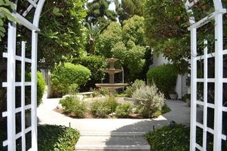 Royal Gardens Arcadia in Arcadia, CA - Foto de edificio - Building Photo