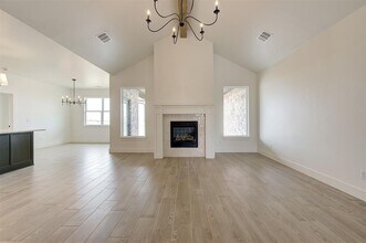 9305 NW 146th St in Yukon, OK - Foto de edificio - Building Photo