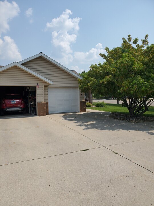 100 7th St NE, Unit 8 in Perham, MN - Building Photo