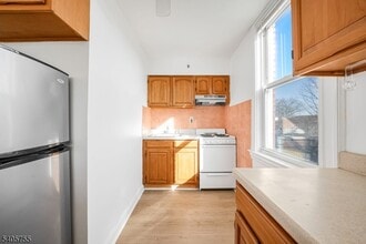 213 Park Ave in East Rutherford, NJ - Building Photo - Building Photo