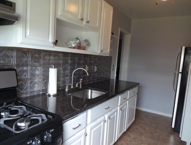 property at 10D W Roselle Ave