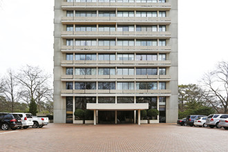 Plaza Towers in Atlanta, GA - Building Photo - Building Photo