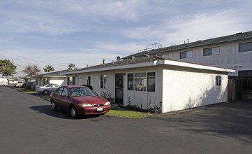 331-333 1/2 Avocado St in Costa Mesa, CA - Foto de edificio - Building Photo