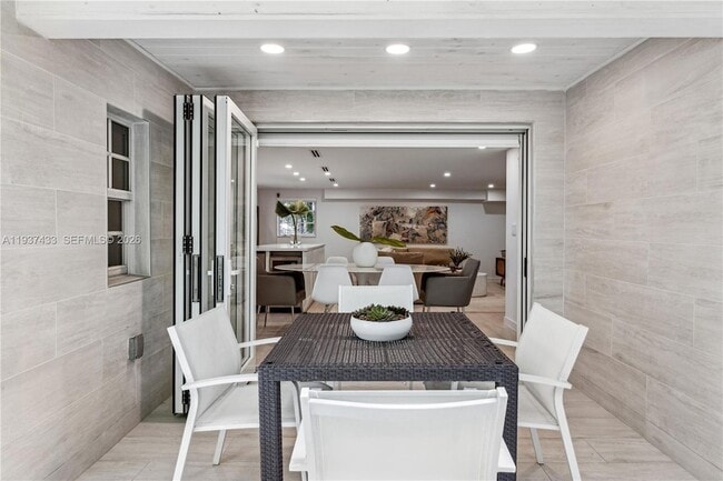 1231 15th Terrace, Unit 5 in Miami Beach, FL - Foto de edificio - Building Photo