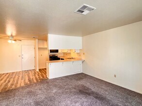 8205 Laborough Dr in Bakersfield, CA - Building Photo - Building Photo