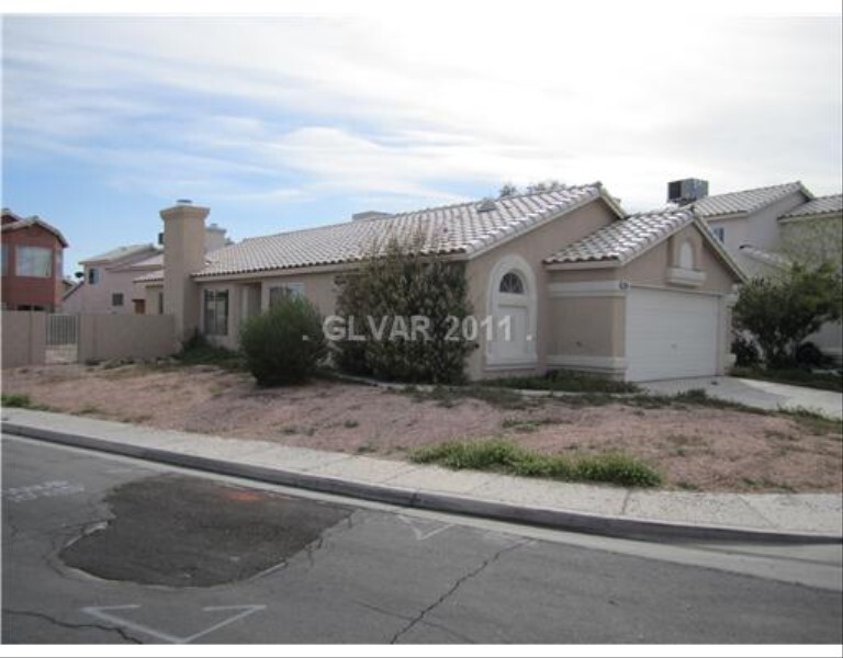 5745 Roundrock Dr in Las Vegas, NV - Building Photo