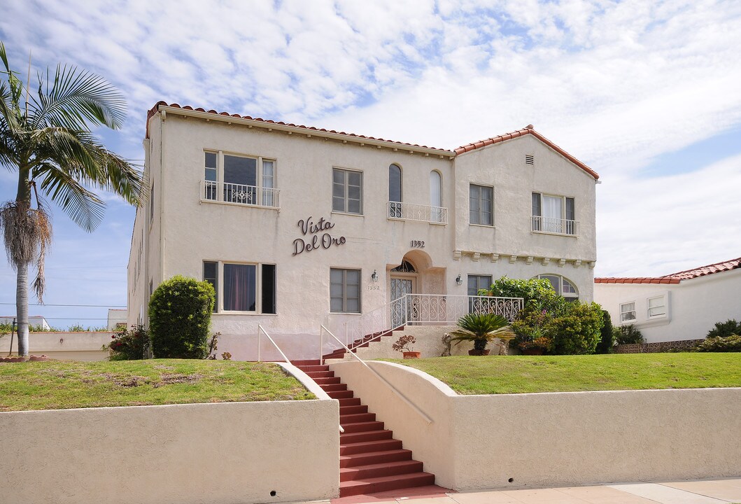 1352 W 10th St in San Pedro, CA - Building Photo