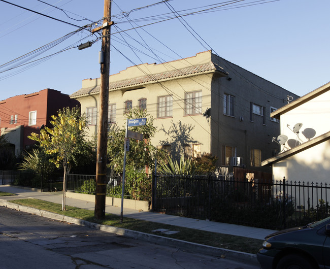 663-665 1/2 Imogen Ave in Los Angeles, CA - Building Photo - Building Photo