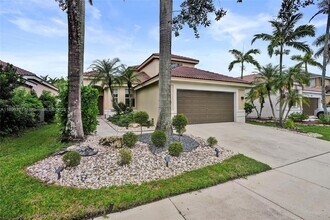 1725 Winterberry Ln in Weston, FL - Foto de edificio - Building Photo