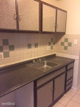 557 Church Ln-Unit -Apt C15 in Philadelphia, PA - Foto de edificio - Building Photo