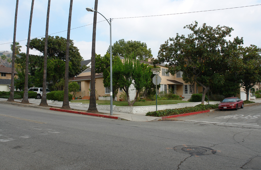 1300 N Central Ave in Glendale, CA - Building Photo