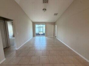 5330 Oak Breeze Ave in Port Orange, FL - Building Photo - Building Photo