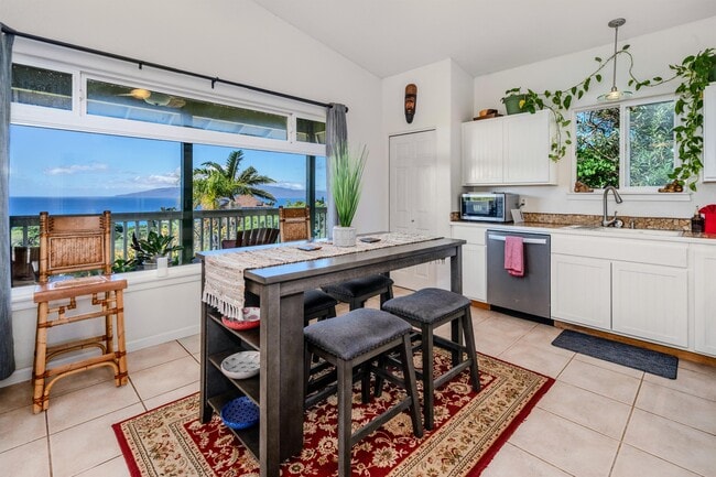 111 Paia Pohaku St in Lahaina, HI - Building Photo - Building Photo