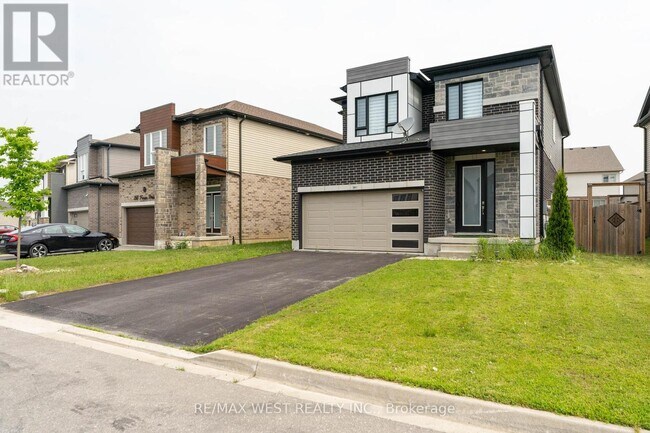 301 Freure Dr in Cambridge, ON - Building Photo - Building Photo