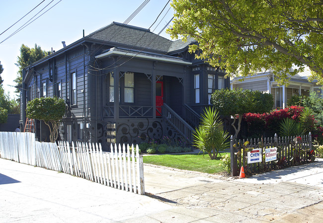 2108 San Antonio Ave in Alameda, CA - Foto de edificio - Building Photo