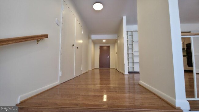 4960 Sentinel Dr in Bethesda, MD - Building Photo - Building Photo