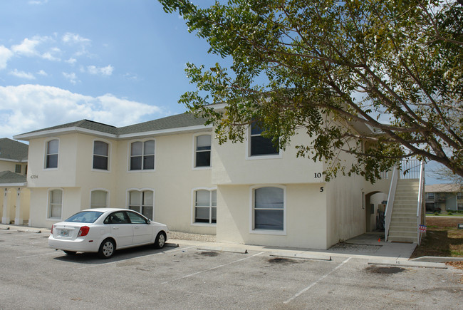 4702 Skyline Blvd in Cape Coral, FL - Building Photo - Building Photo