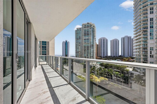 300 Sunny Isles Blvd in Sunny Isles Beach, FL - Building Photo - Building Photo
