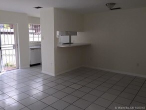 3616 SW 17th St-Unit -3610 in Miami, FL - Building Photo - Building Photo