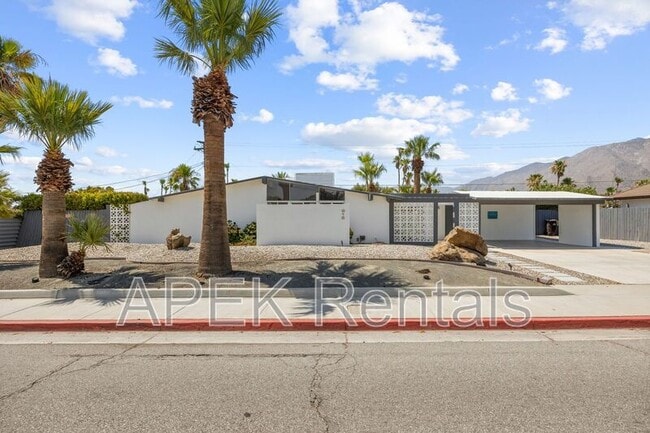 915 E Racquet Club Rd in Palm Springs, CA - Building Photo - Building Photo