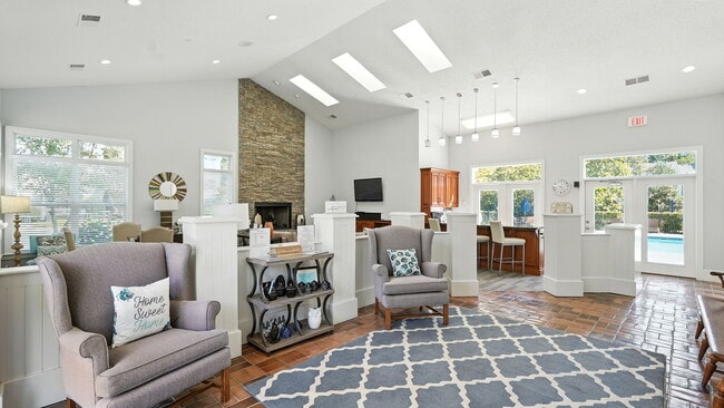 Monmouth Woods Apartments in King George, VA - Foto de edificio - Building Photo