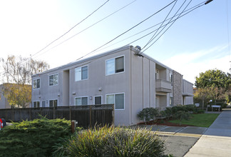 40 Glen Eyrie Ave in San Jose, CA - Foto de edificio - Building Photo