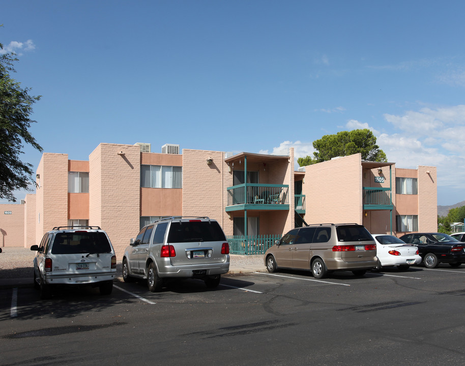 Greenview Apartments in Tucson, AZ - Building Photo