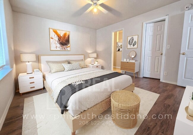 property at 2801 E Chasewood Dr