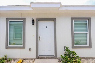 24 W Sunset Valley St in Alton, TX - Building Photo - Building Photo